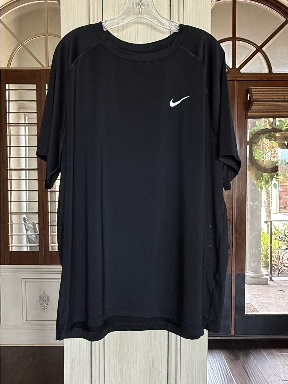 Nike Men’s Black Dri-FIT Athletic Shirt fabric is breathable with tiny holes XL
